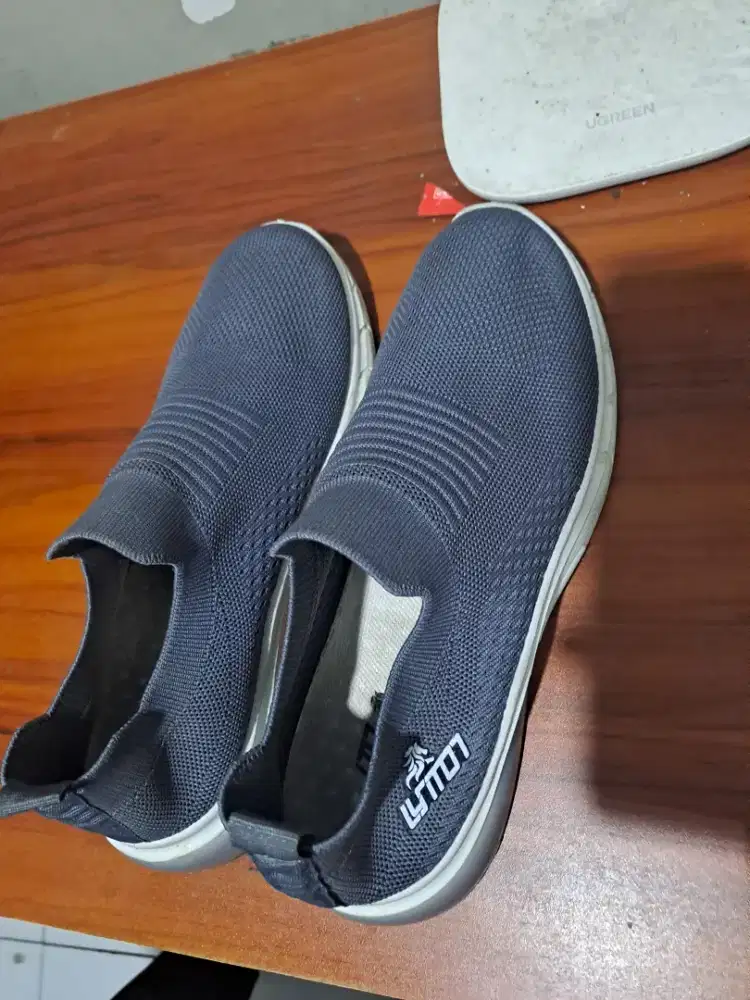 Sepatu Slipon Abu2, ukuran 40