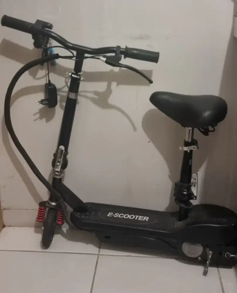 Skuter listrik merk E-sxooter bekas/second