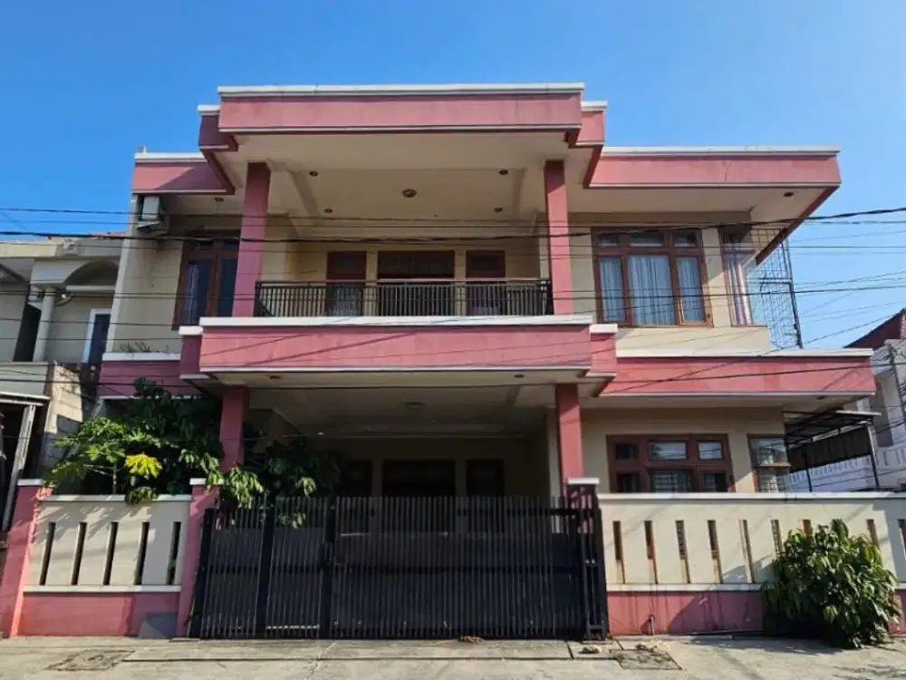 Di Sewakan Rumah 2 lantai full di hoek semi  Cluster di taman harapan baru bekasi