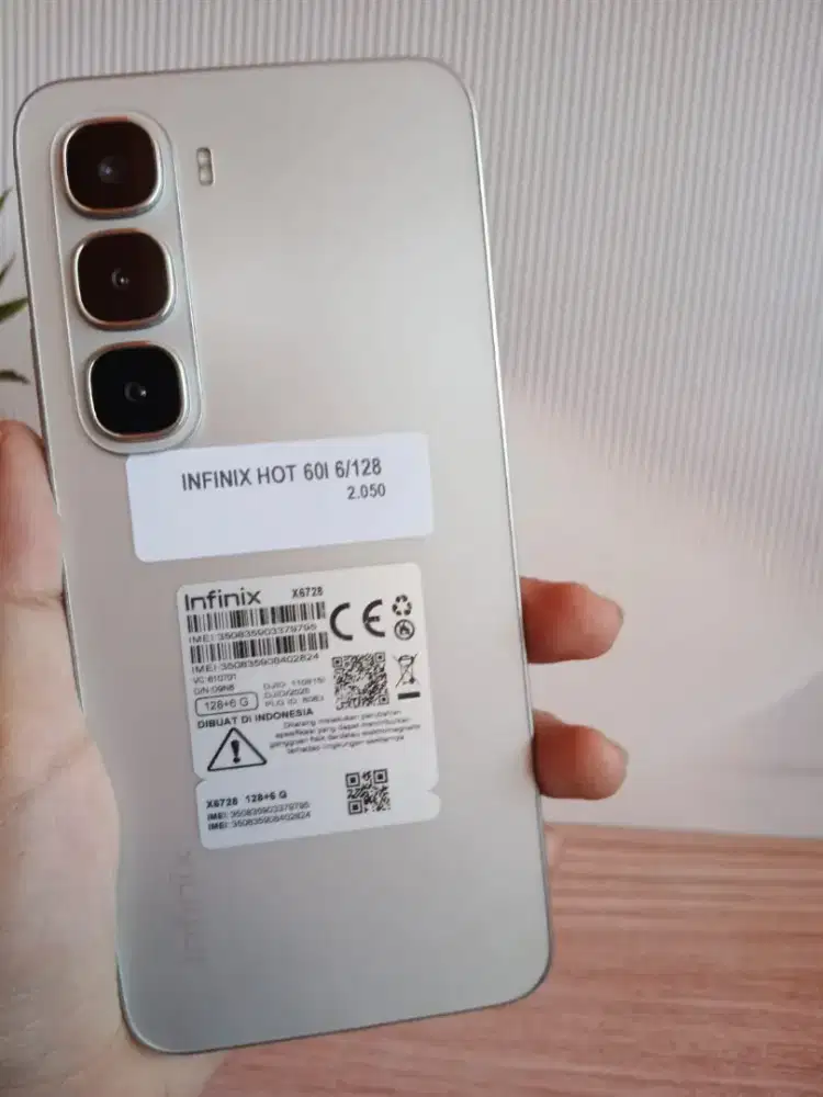 Infinix Hot 60i 6/128 ( fullset )