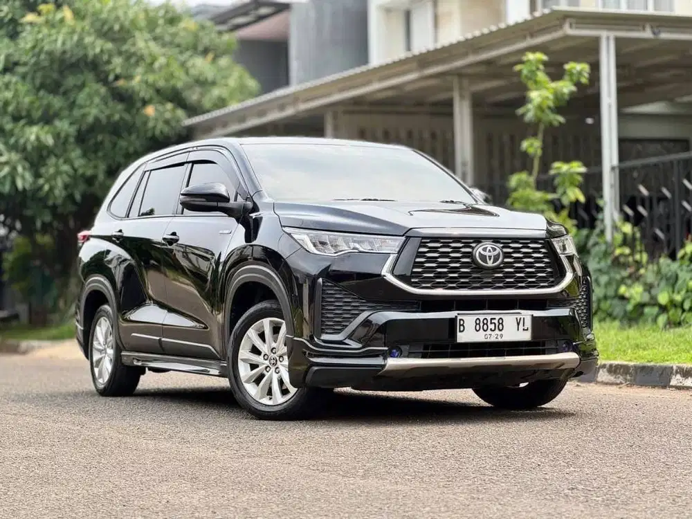 Toyota Innova Zenix V Hybrid Modellista AT Hitam Metalik 2024