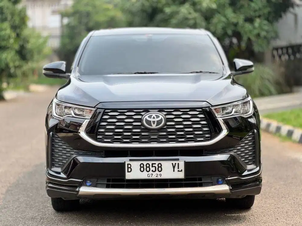 Toyota Innova Zenix V Hybrid Modellista AT 2024 Hitam Metalik