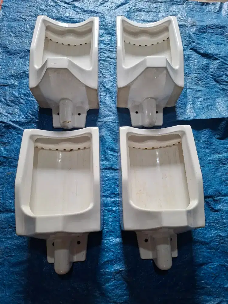 Urinal TOTO U57JW/F , Tempat kencing- Body only