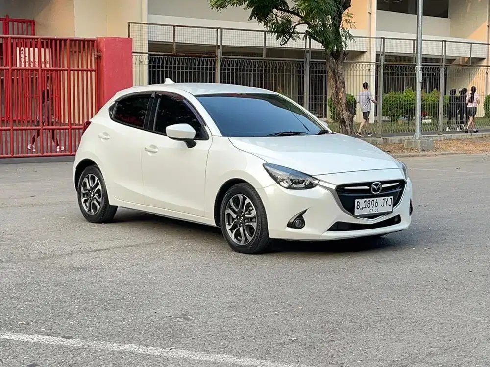 MAZDA 2 R 2015 MATIC // KREDIT DP 15 JUTA