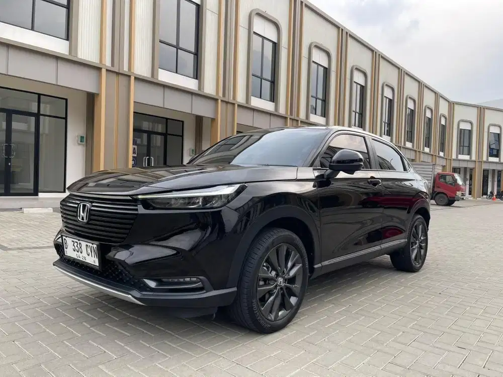 HRV SE 2023 HITAM KM 27rb PAJAK PANJANG TANGAN PERTAMA LIKE NEW GRESS