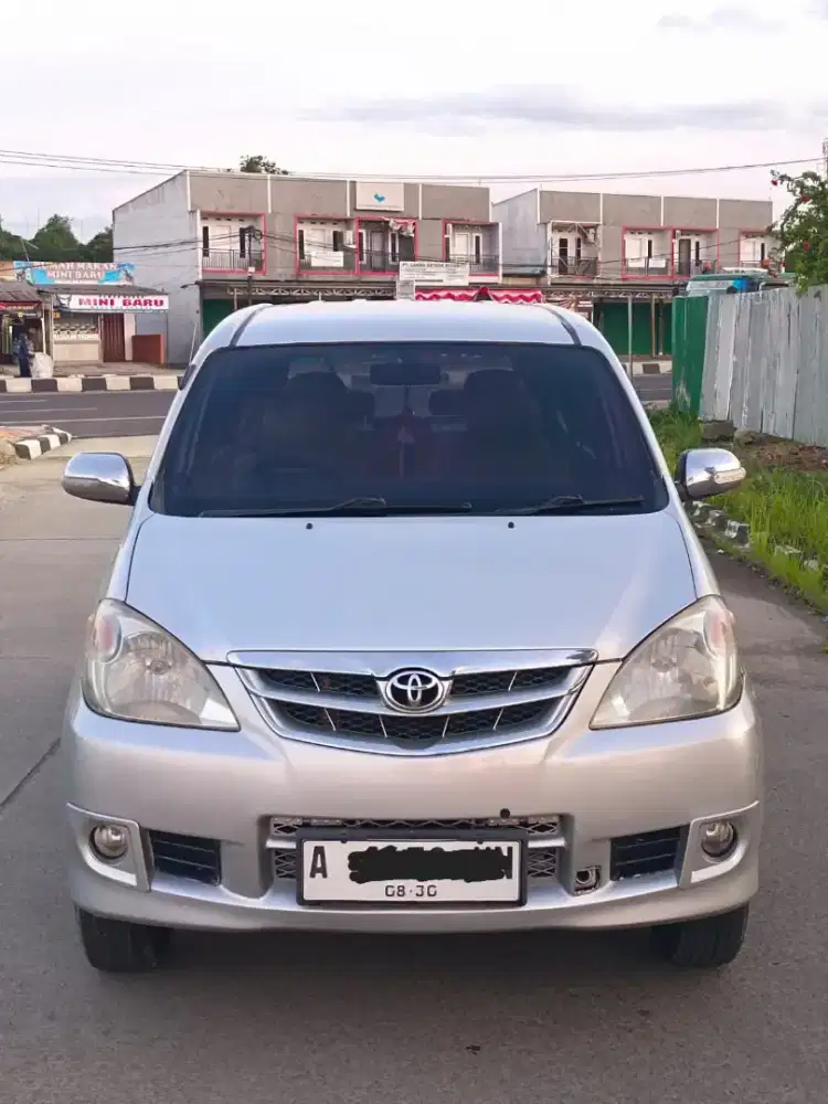 Avanza  G 2010 silver mt