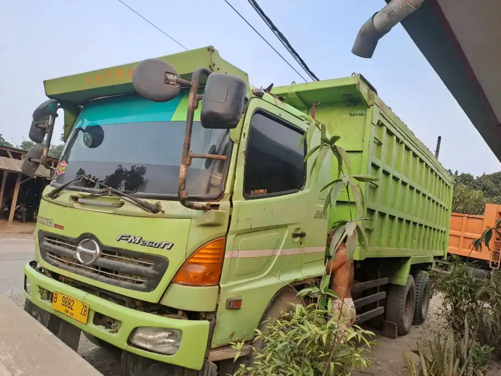 Dumptruk hino fm260ti 2011