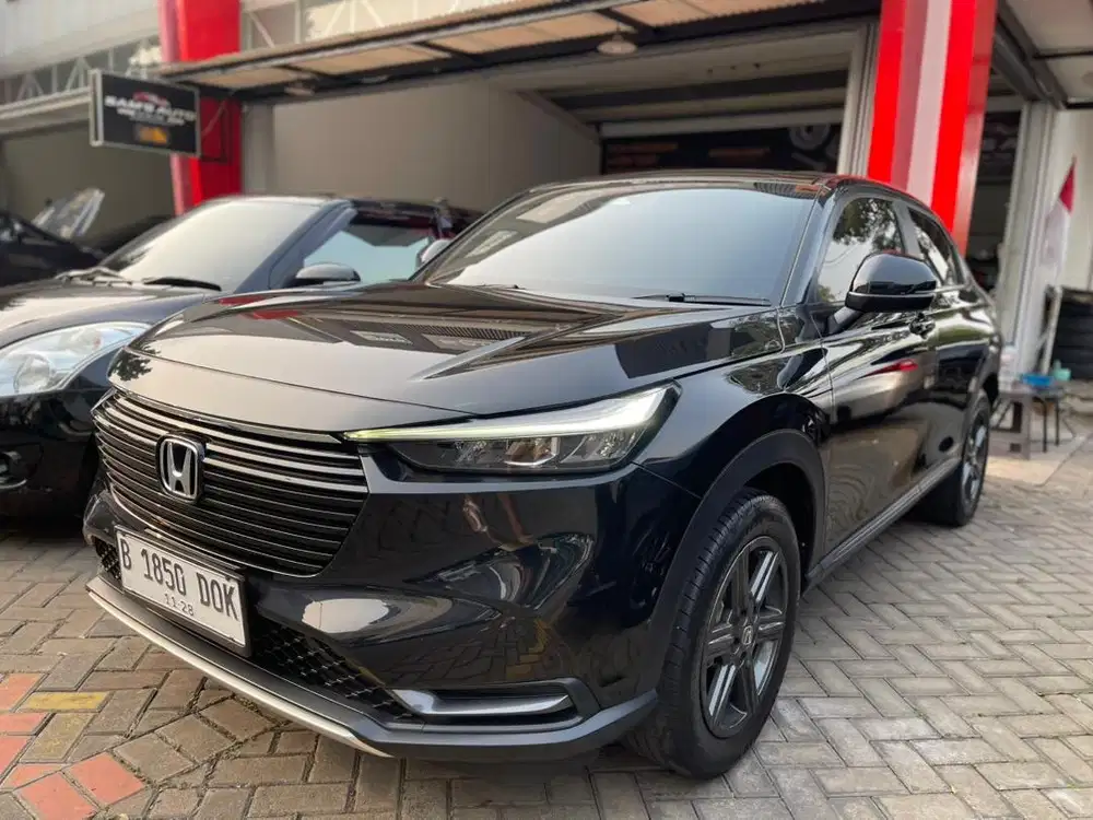 HRV E 2023 HITAM KM 40rb TANGAN PERTAMA PAJAK PANJANG RAWATAN GRESS