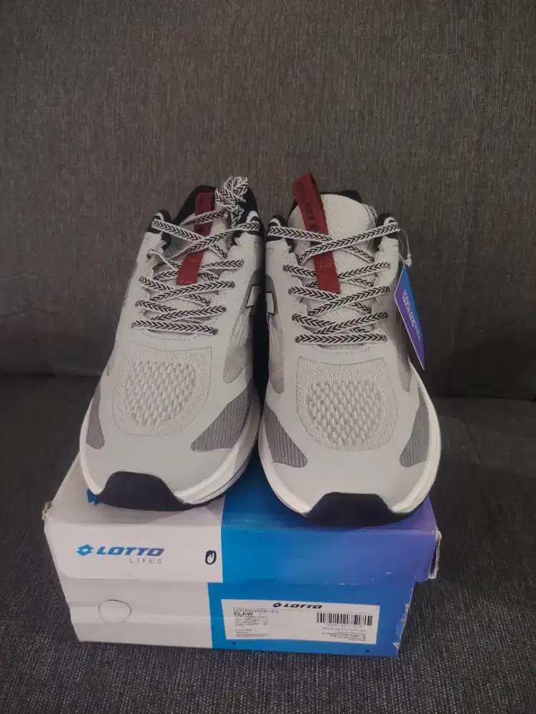 Sepatu lotto no 40 baru