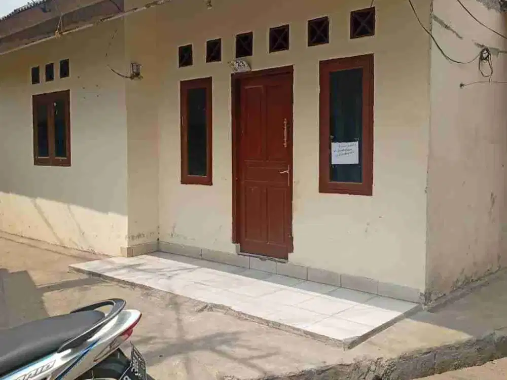 disewakan 1 unit rumah disamping jalan