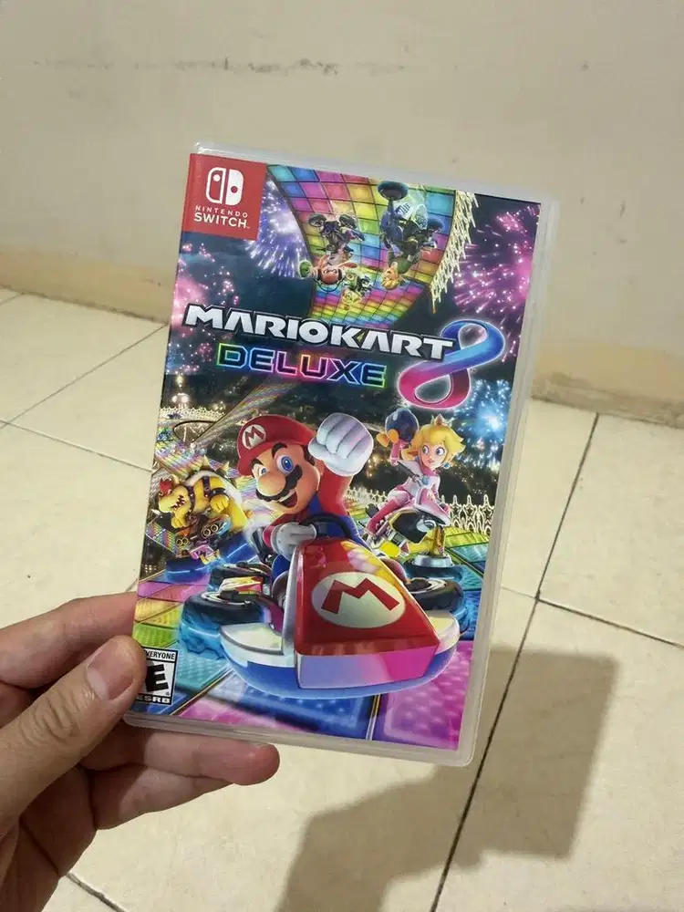 For Sale: Switch Mario Kart 8 Deluxe