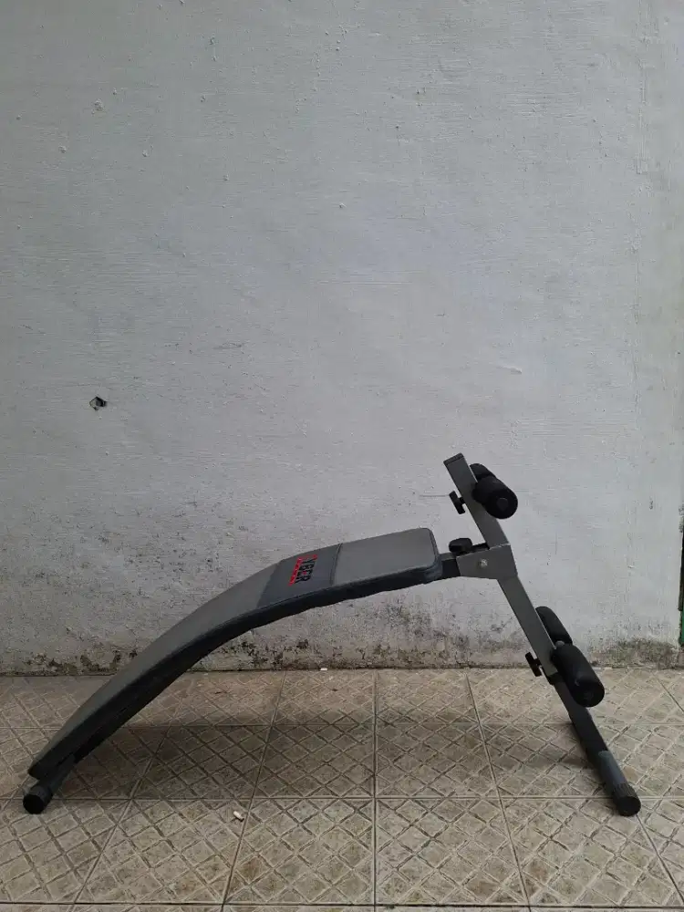 Kursi Sit up bench dimensi 145x23x38 cm, warna abu2
