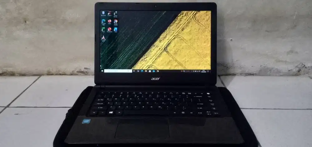 Laptop Acer ES1-432, Celeron N3350, RAM 10GB HDD 500GB, MULUS NORMAL