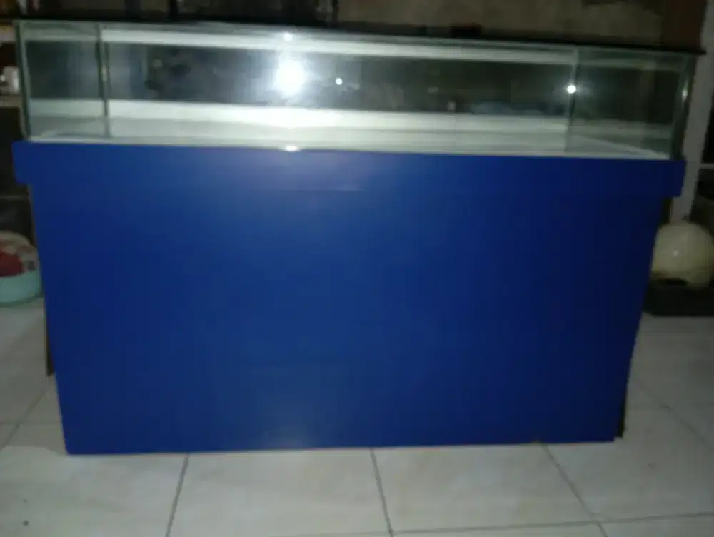 Etalase konter tanpa roda
