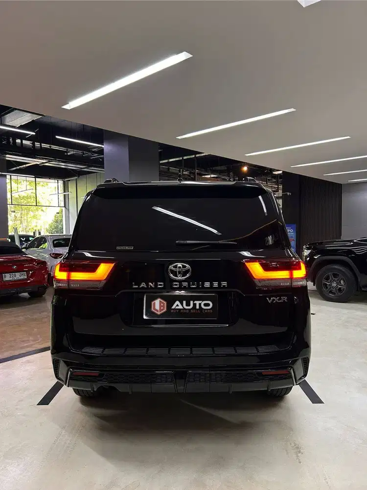 Toyota Land Cruiser LC300 VXR 2025 LC Hitam Km5rb B1889JI