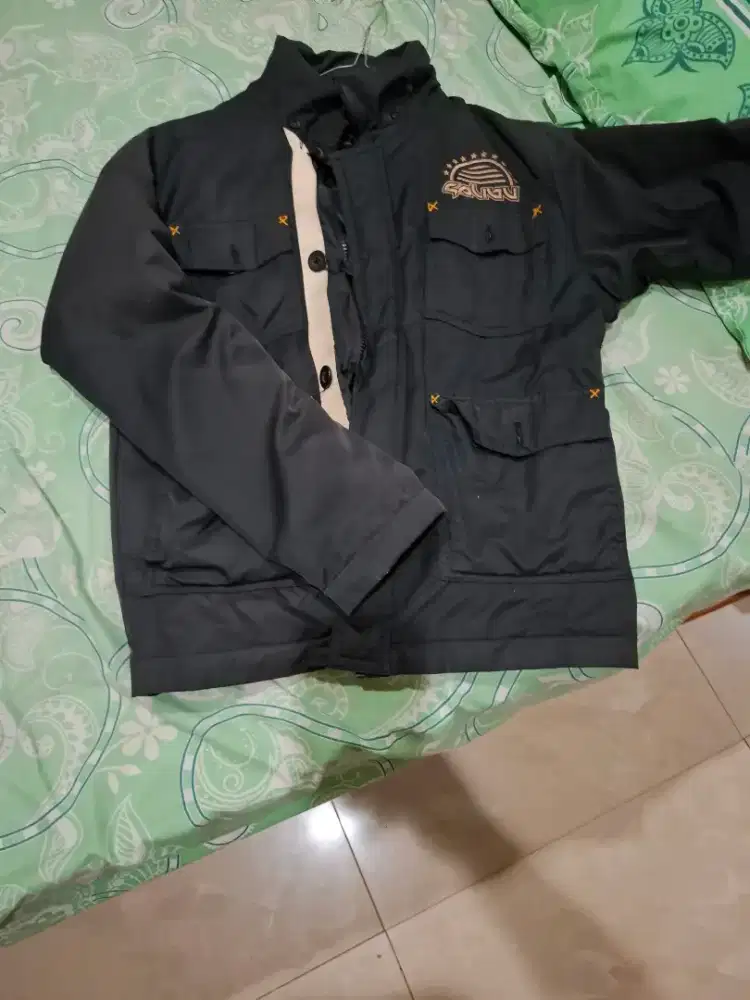 Jaket bahan anti air
