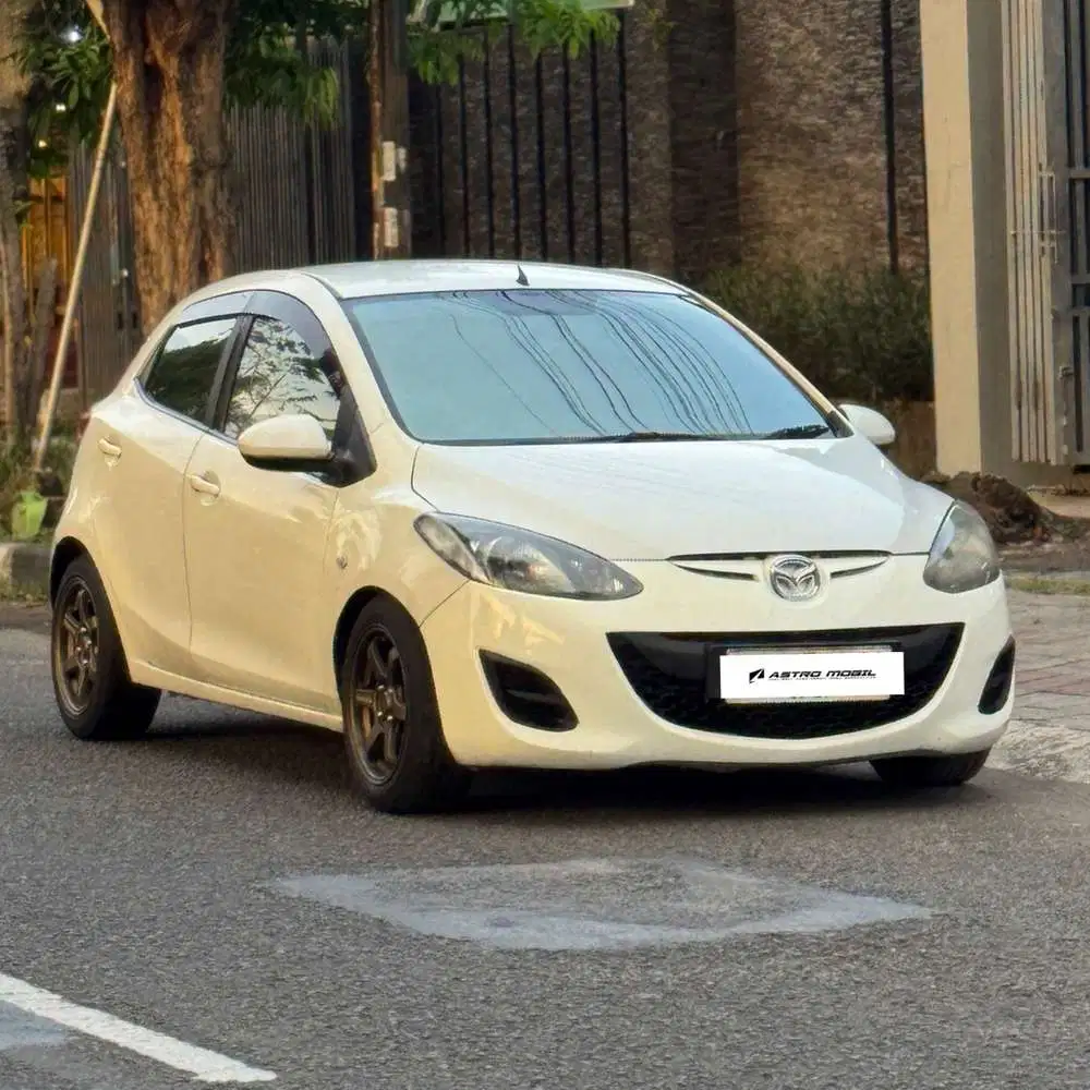 Mazda 2 2012 / 2011 Matic Bagus Murah Kredit Bekas Surabaya Lengkap