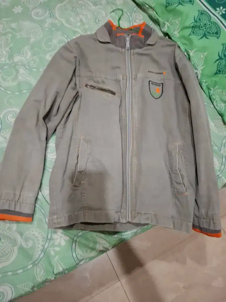 Jaket pria ukuran L