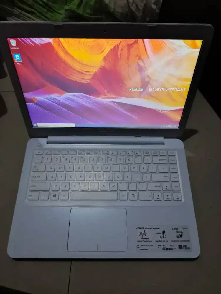 Laptop ASUS E402Y Ram 4/1TB HDD