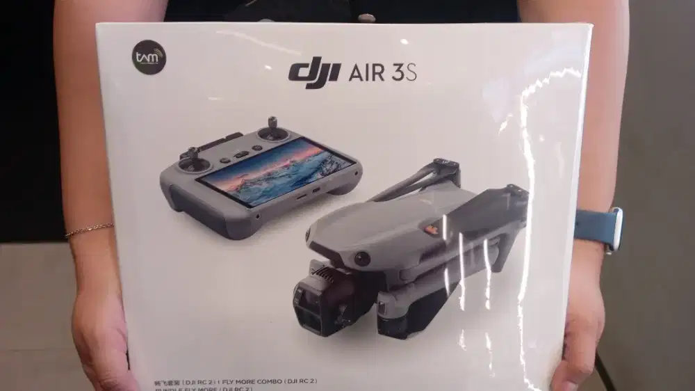 KREDIT DJI AIR 3S REMOT LAYAR