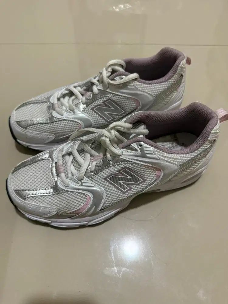 New Balance 530 Sepatu Olahraga White Silver Pink