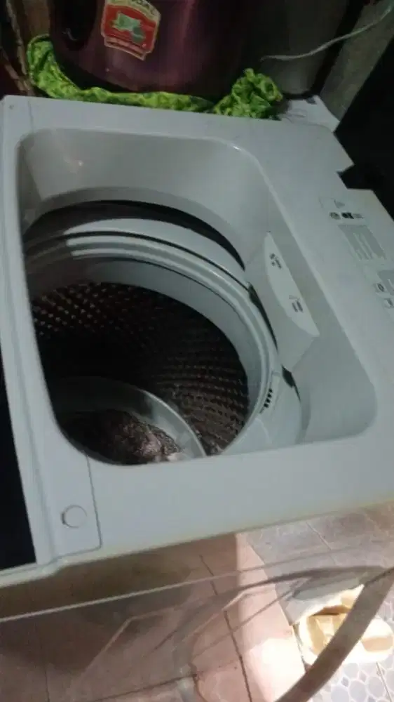 Mesin cuci otomatis Sharp