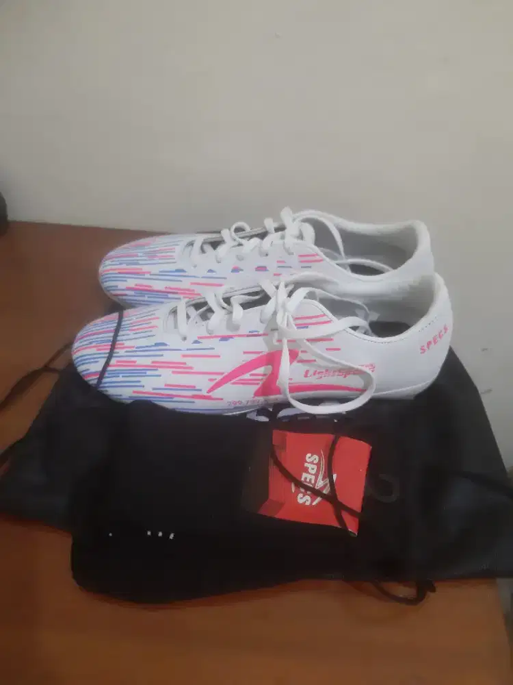 Sepatu Bola Specs No 40 Baru