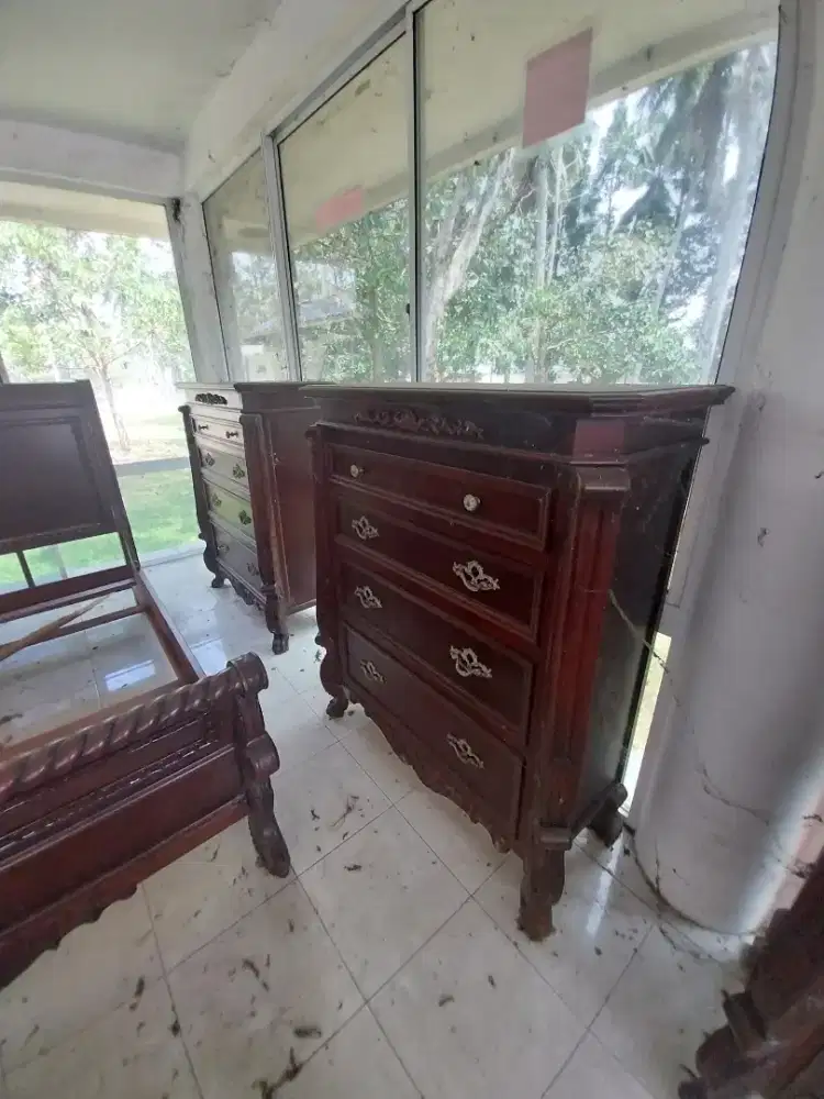 Lemari drawer pakaian kayu
