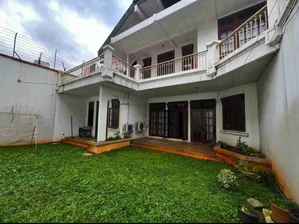 Dijual Rumah 15x28, 415 m2 di Jl. Karmel, Kebon Jeruk, Jakarta Barat;
