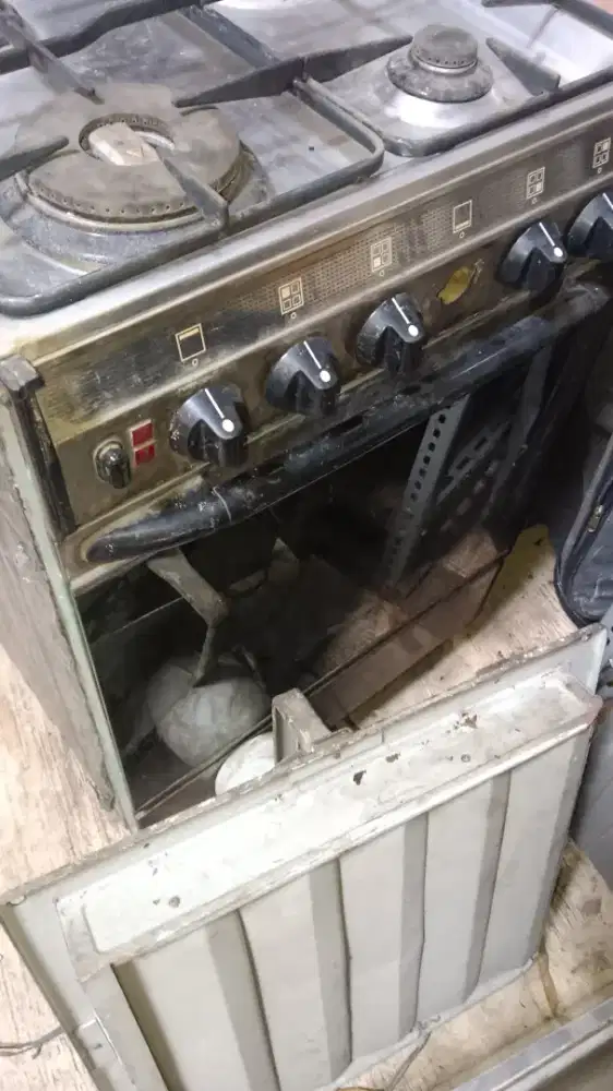 Kompor freestanding Modena 4 tungku oven