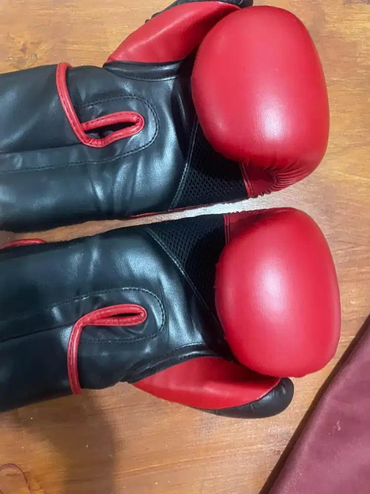 Sarung Tinju EVOLOVE Pro Fighting Merah Hitam – Bekas