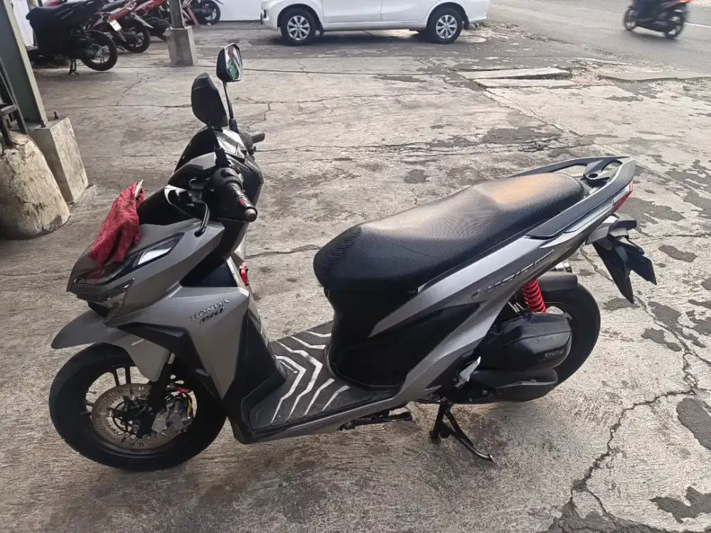 VARIO 150 LED NEW WARNA SILVER