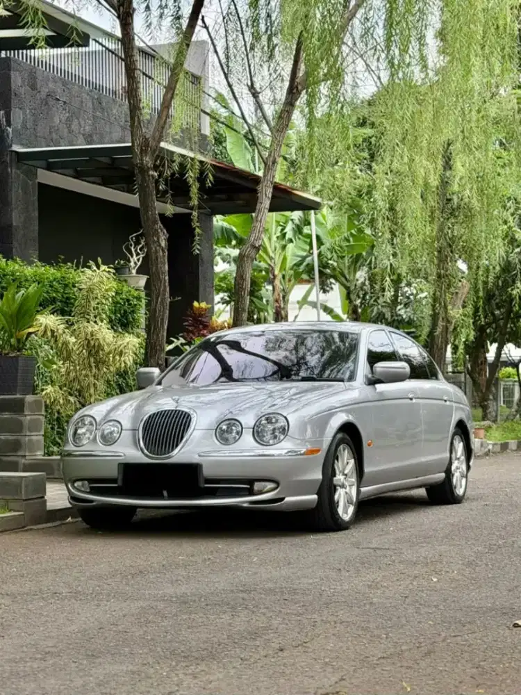 Jaguar S Type th 2000
Mobil sangat elegan enak dipakai