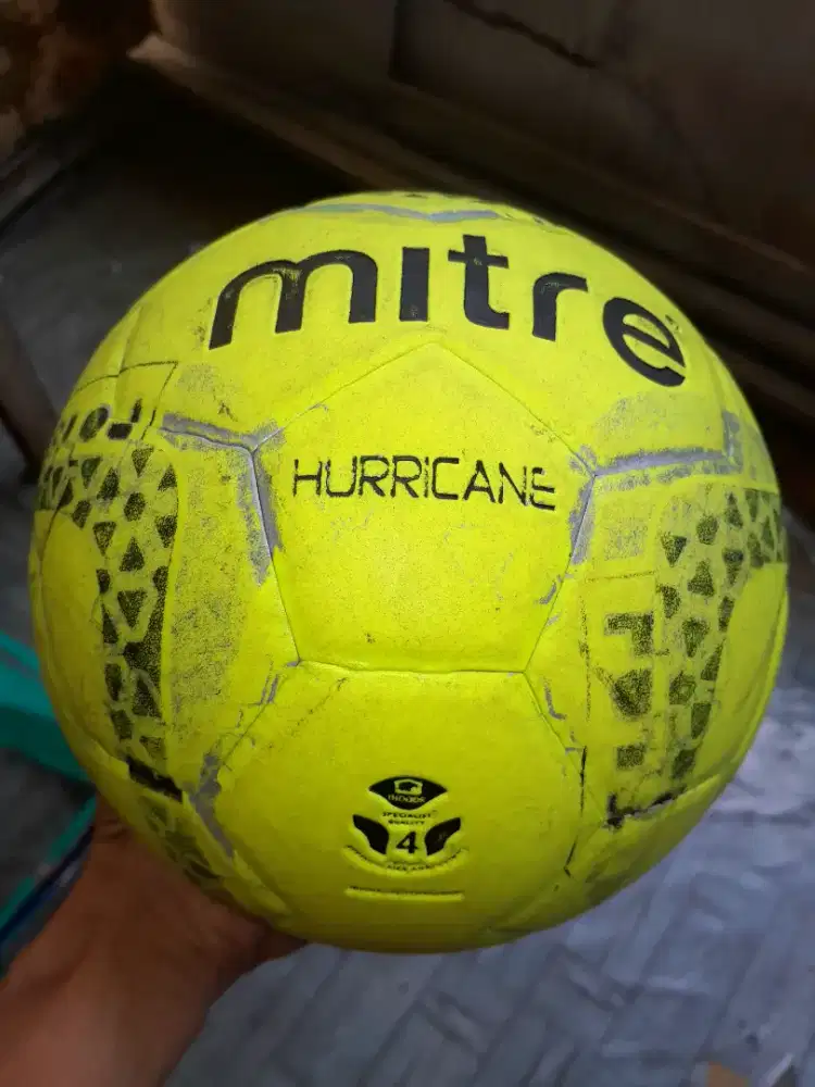 Bola Bola Futsal Mitre Hurricane Original – Made in Thailand

Size 4
