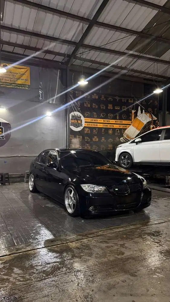 BMW 320i 2008 Bensin
