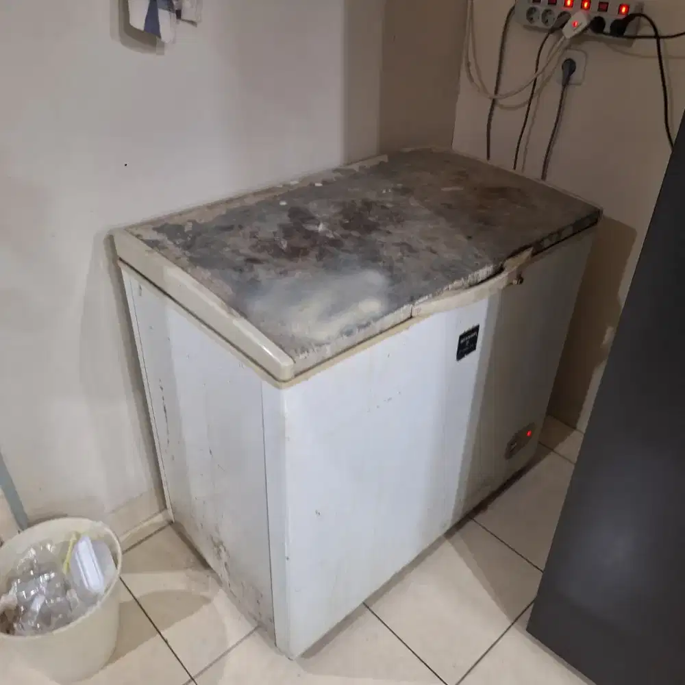 Chest Freezer Bekas Sharp FRV 200