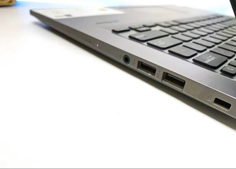 Laptop Asus VivoBook Ram 8gb ngebut multatasking pakai Ssd siap pakai