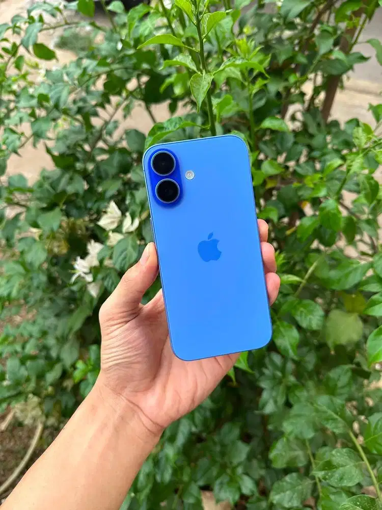 iPhone 16 128 GB Ultramarine