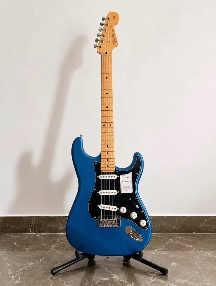 Fender Stratocaster Hybrid II (Japan – Blue)