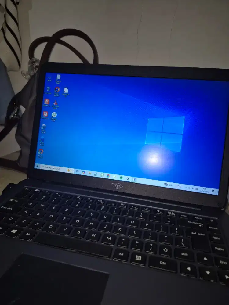 Dijual Laptop iTel Celeron N3350 RAM 4GB Storage 1TB – Siap Pakai