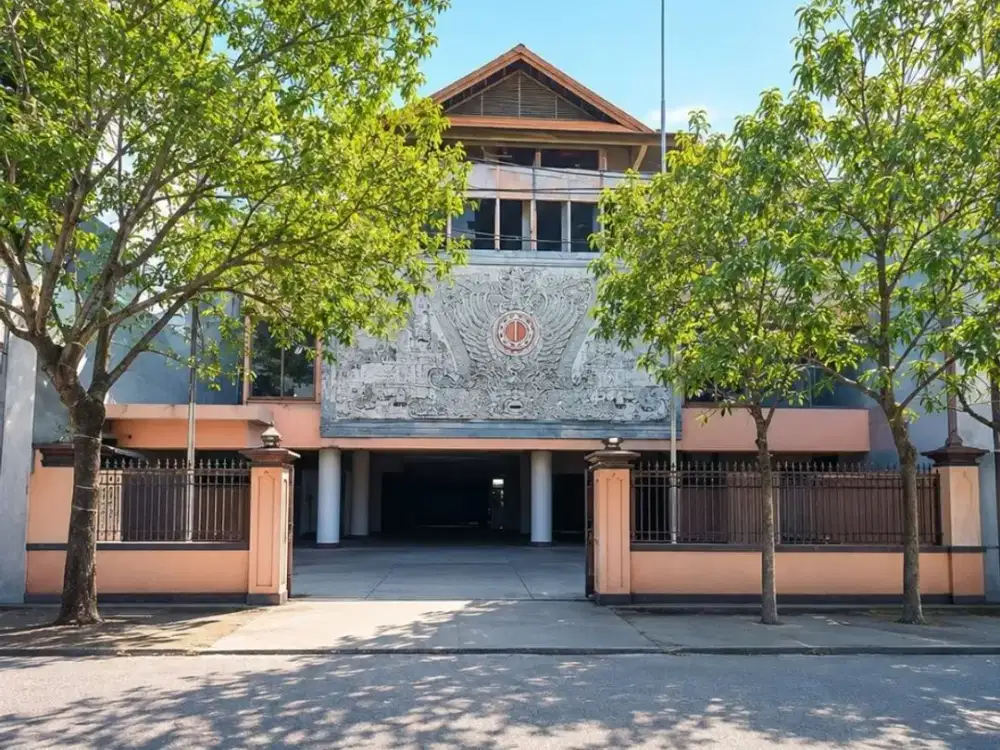 Gedung/Tanah Di Perak  Indrapura / dekat Tugu Pahlawan , Hadap Barat  Row jalan 3 mobil