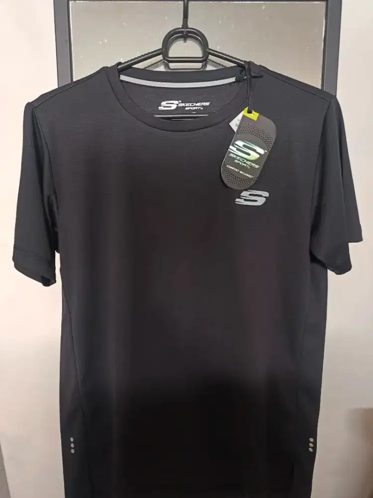 BAJU SNEACKER ORIGINAL UK. M BELUM PERNAH DIPAKAI