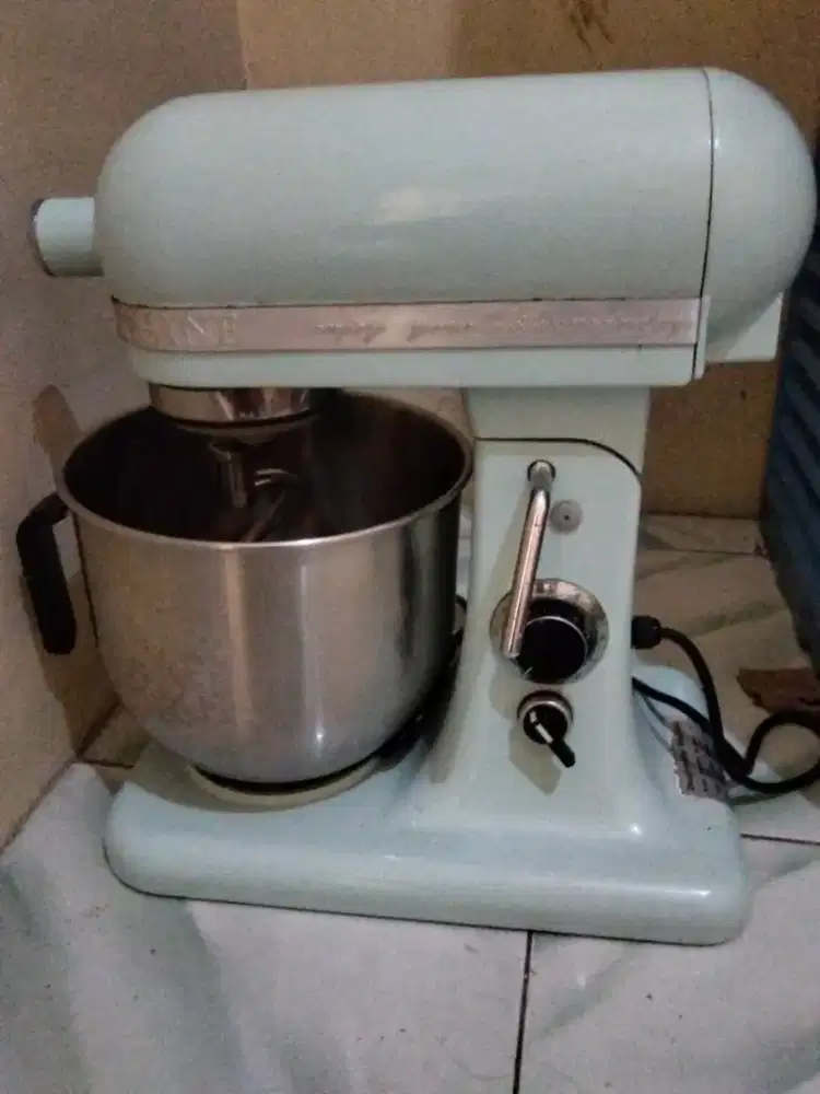 Di jual mixer masih dalam keadaan bagus,