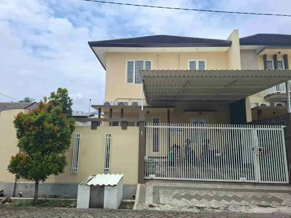 Rumah Luas Terawat lokasi Strategis di Klampis Aji