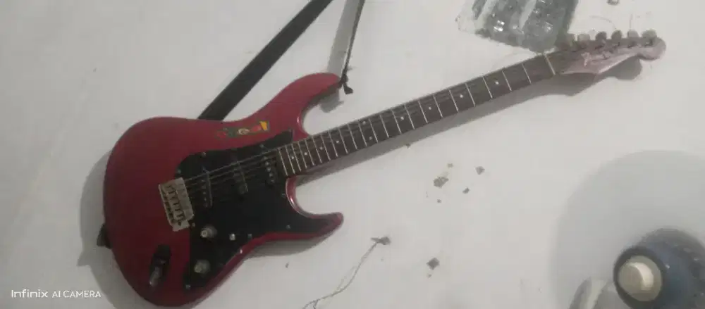 Gitar elektrik Merk  FENDER
