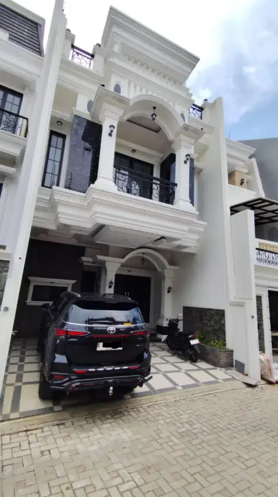 Dijual rumah mewah baru klasik modern