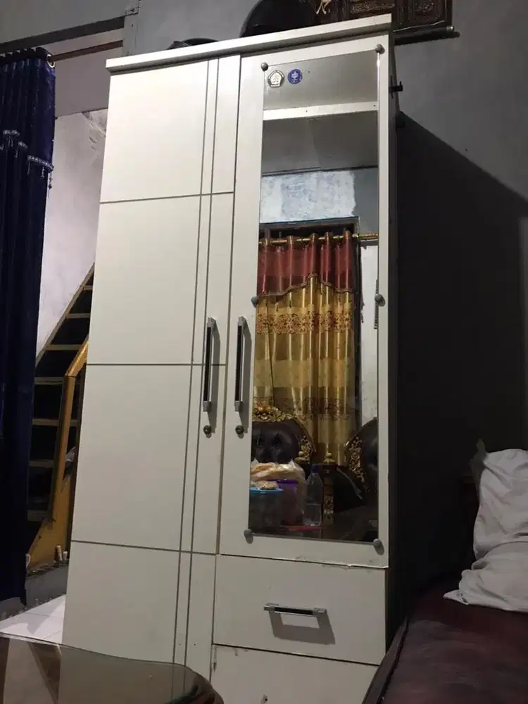 Lemari pakaian 2 pintu kaca