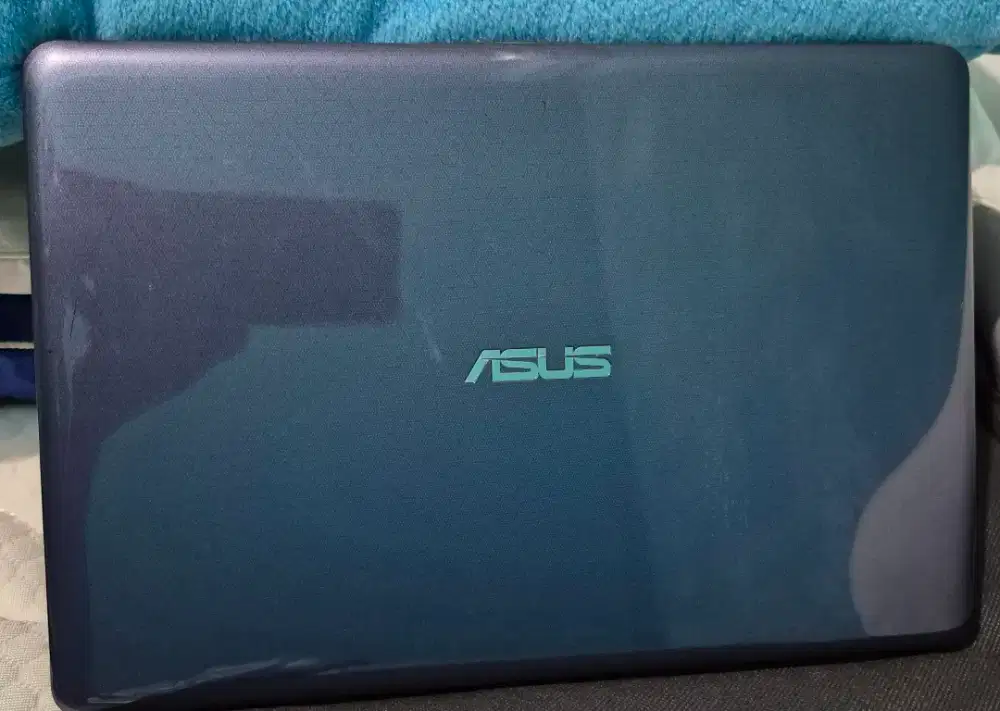 Laptop ASUS Vivobook E203M Slim Ringan - RAM 4GB / HDD 500GB