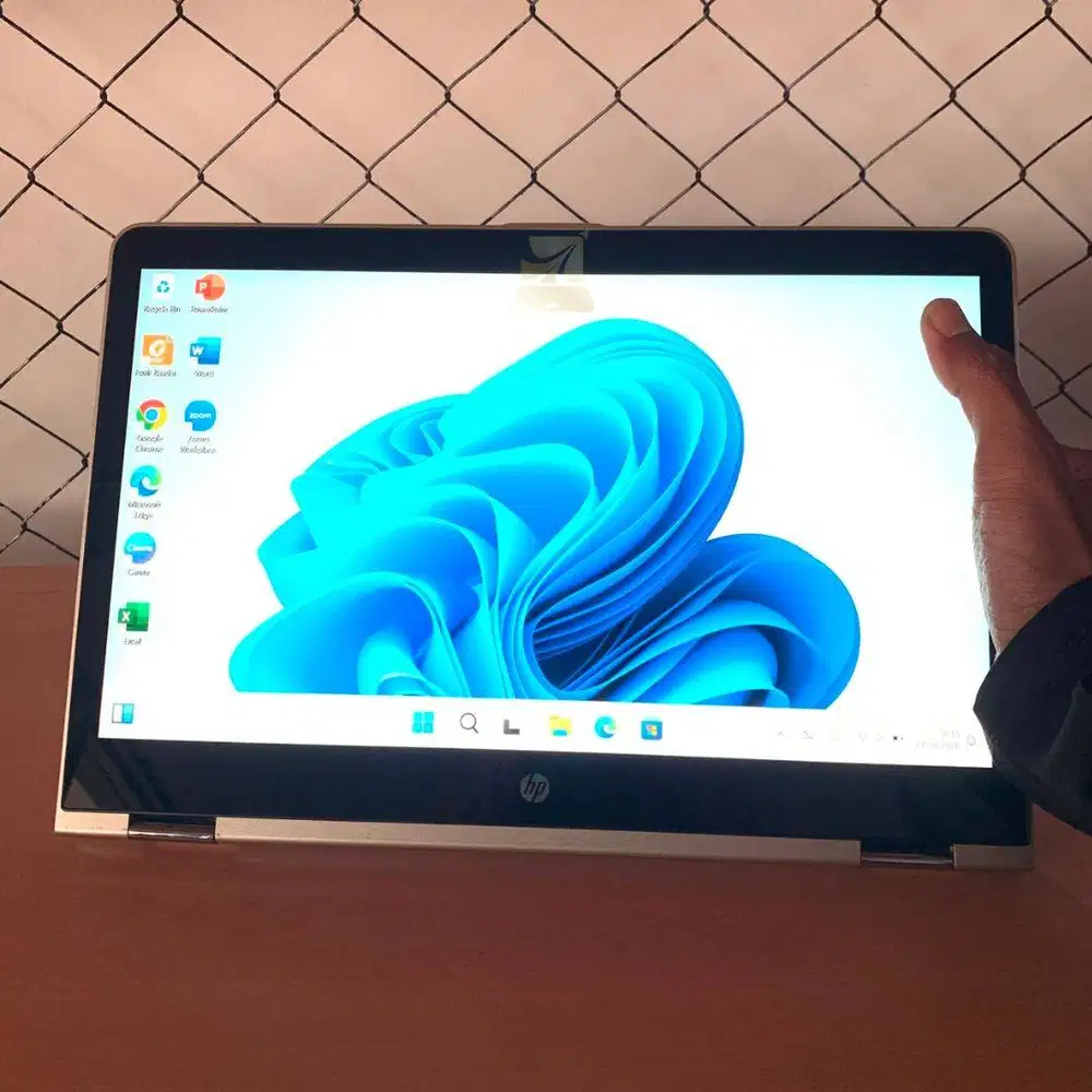 HP Pavilion X360 Convertible / i5-8250U / RAM 8GB / SSD 128GB + HDD 75