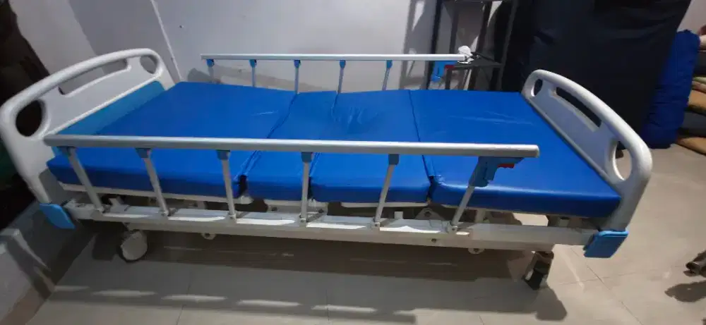 Tempat tidur pasien ( orang sakit ,)